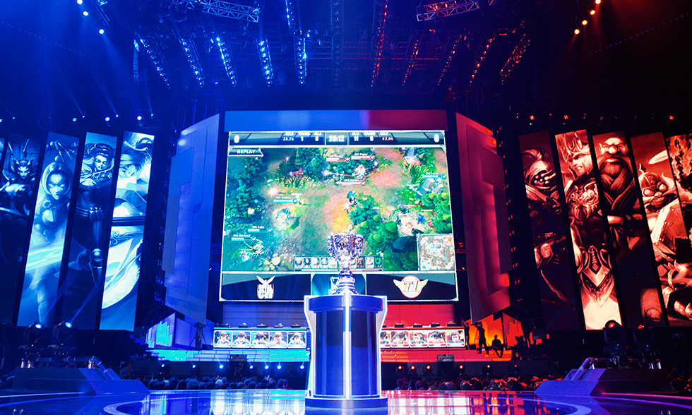 LPL战斗之夜奖池升级：双至臻皮肤取代比惨大会，玩家反应两极！-电竞比分网